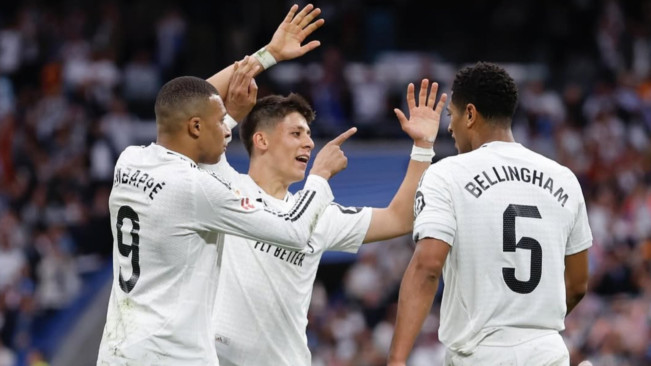 Kylian Mbappe selebrasi bersama rekannya. [Instagram]